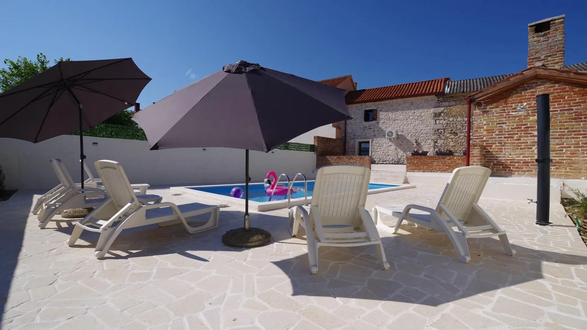 Villa Dora With Private Pool Podgradina